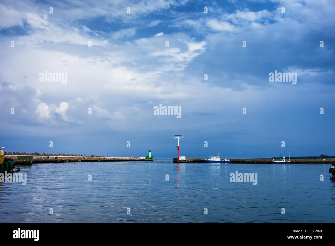 Port de Wladyslawowo bay, deux jetées avec sortie sur la mer Baltique dans la région occidentale, Pologne Banque D'Images