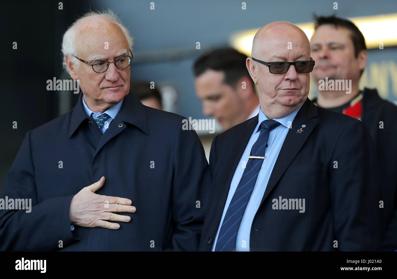 Bruce Buck, président de Chelsea (à gauche), dans les tribunes précédant le match de la Premier League au stade Vitality, à Bournemouth. APPUYEZ SUR ASSOCIATION photo. Date de la photo: Samedi 8 avril 2017. Voir PA Story FOOTBALL Bournemouth. Le crédit photo devrait se lire comme suit : Andrew Matthews/PA Wire. RESTRICTIONS : aucune utilisation avec des fichiers audio, vidéo, données, listes de présentoirs, logos de clubs/ligue ou services « en direct » non autorisés. Utilisation en ligne limitée à 75 images, pas d'émulation vidéo. Aucune utilisation dans les Paris, les jeux ou les publications de club/ligue/joueur unique. Banque D'Images