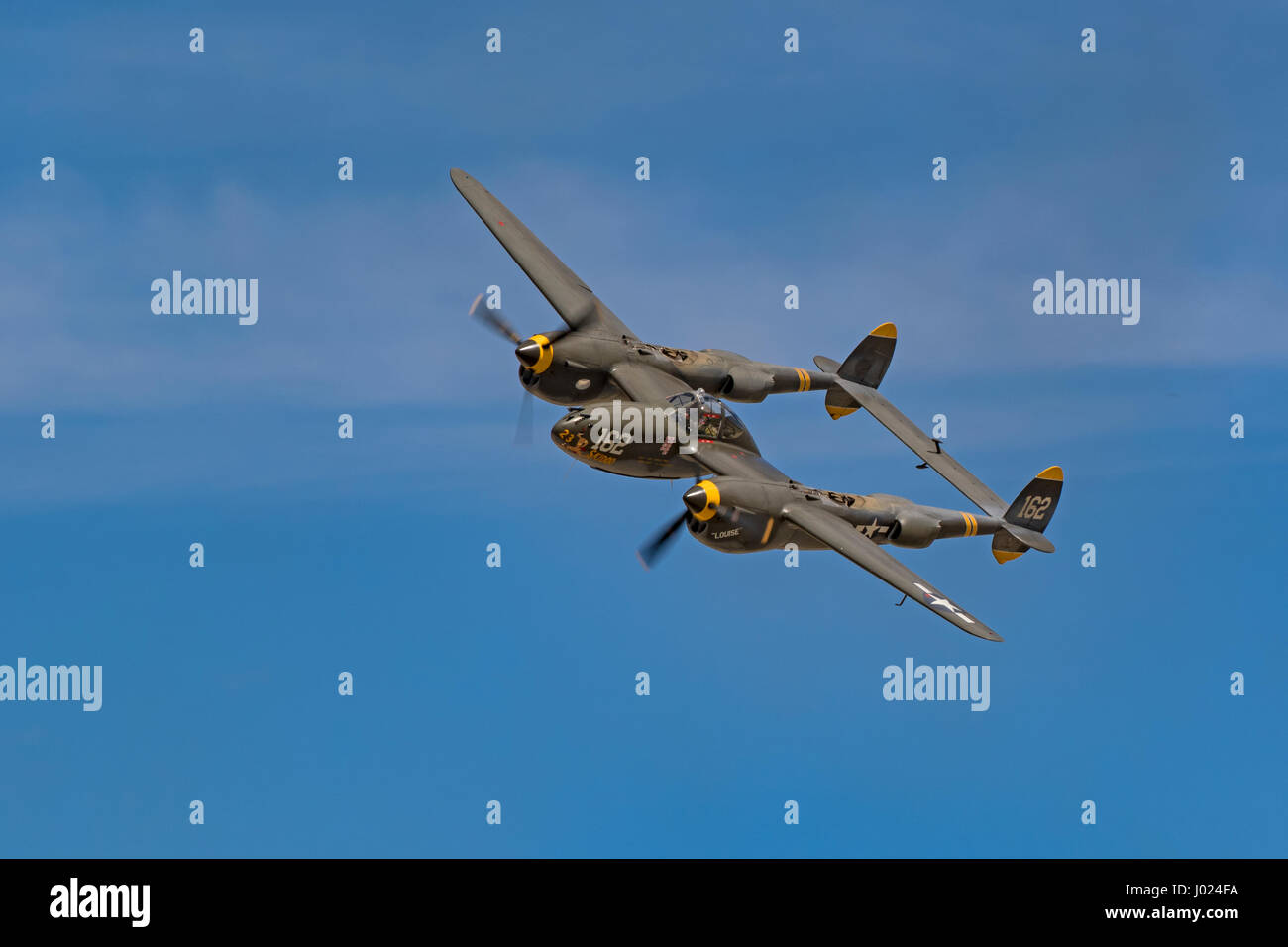 P-38 Avion de chasse de la DEUXIÈME GUERRE MONDIALE La foudre Patrimoine vol vol à Los Angeles Air Show Banque D'Images