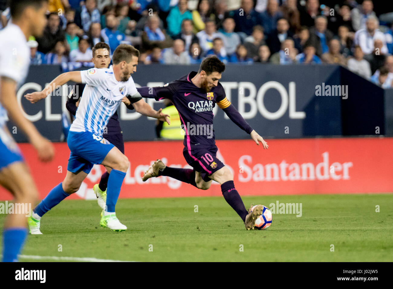 Messi. La Liga Santander match day 31 match entre Malaga CF et FCBarcelona a joué dans le stade de La Rosaleda, Malaga, Espagne. Malaga a battu 2-0 avec des buts marqués par Sandro (32 min) et Jony (90 min). Credit : VWPics/Alamy Live News Banque D'Images