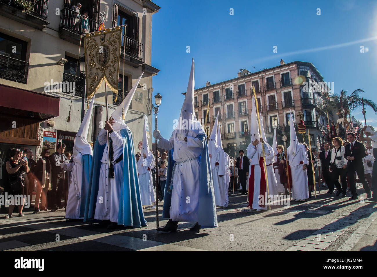 Madrid, Espagne. Le 9 avril, 2017. première procession de la semaine sainte dans les rues de Madrid, Espagne. Credit : Alberto Ramírez Sibaja/Alamy Live News Banque D'Images