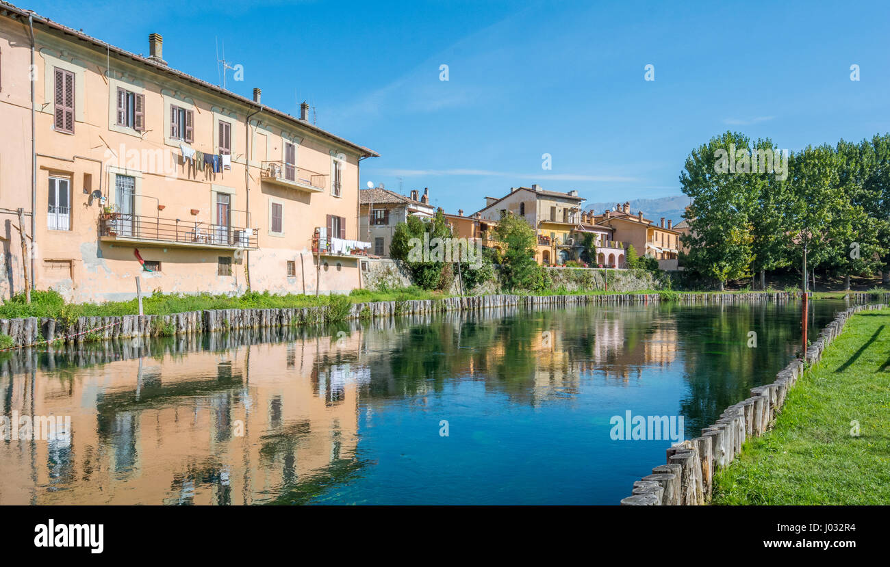Rieti, capitale de la région historique de Sabina, vue de la rivière Velino, Latium (Italie) Banque D'Images