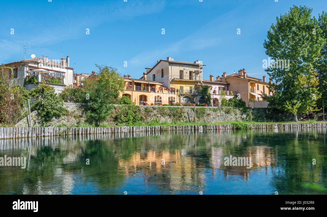 Rieti, capitale de la région historique de Sabina, vue de la rivière Velino, Latium (Italie) Banque D'Images