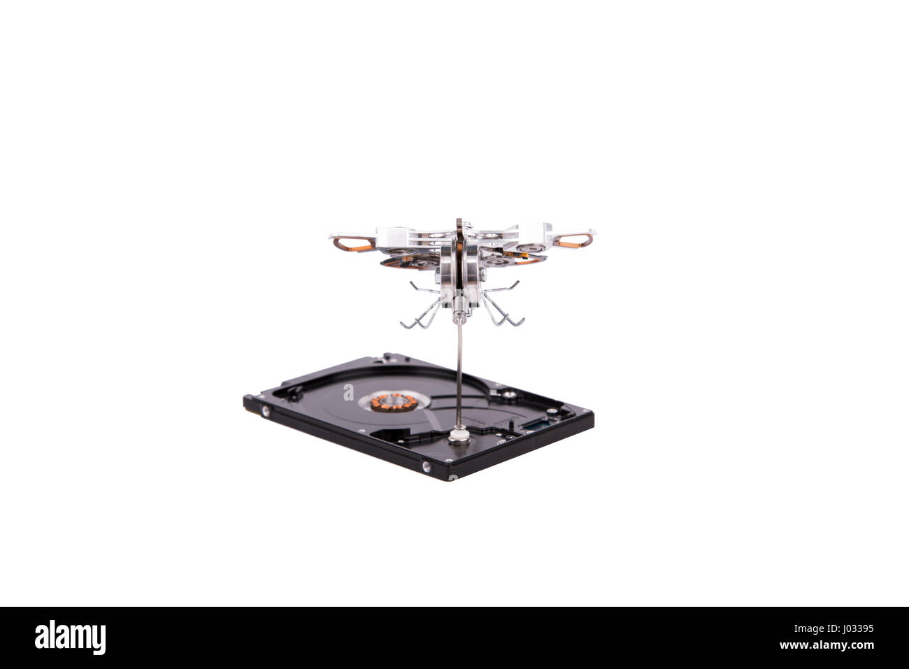 Ensemble de libellule en métal fait à la main à partir de certaines parties de l'ancien disque dur, steampunk Banque D'Images