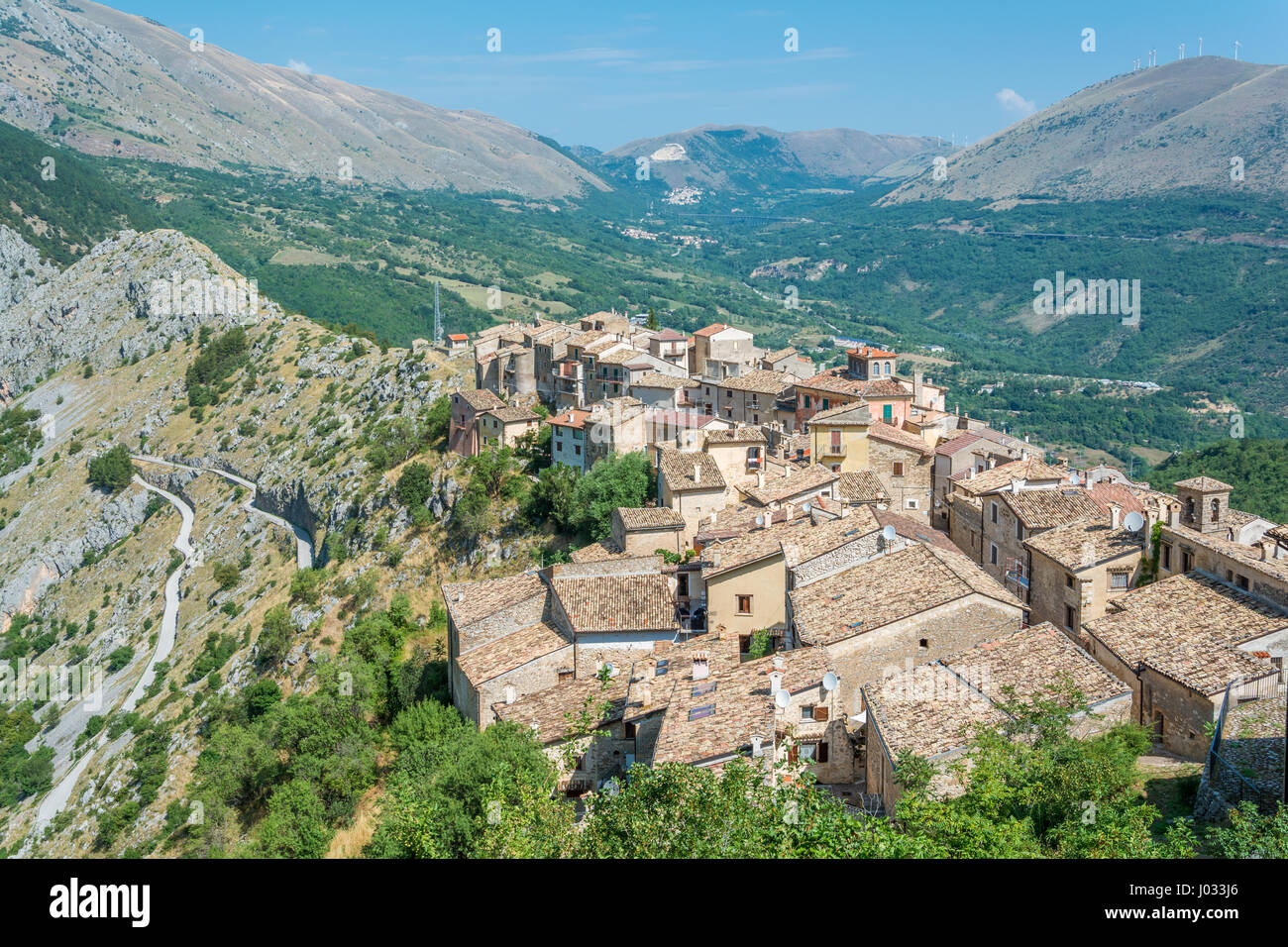 Castrovalva, vieux village dans la province de L'Aquila, Abruzzes (Italie), juillet-26-2016 Banque D'Images