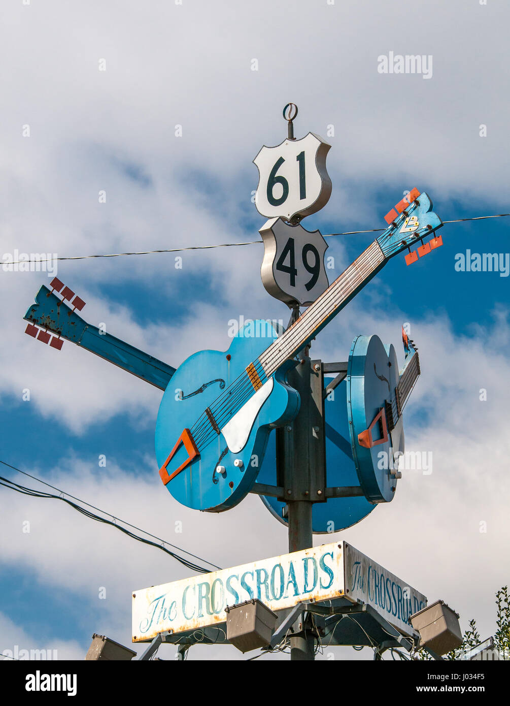 Guitares au carrefour de l'autoroute 61 et la route 49 dans la région de  Clarksdale, Mississippi Photo Stock - Alamy