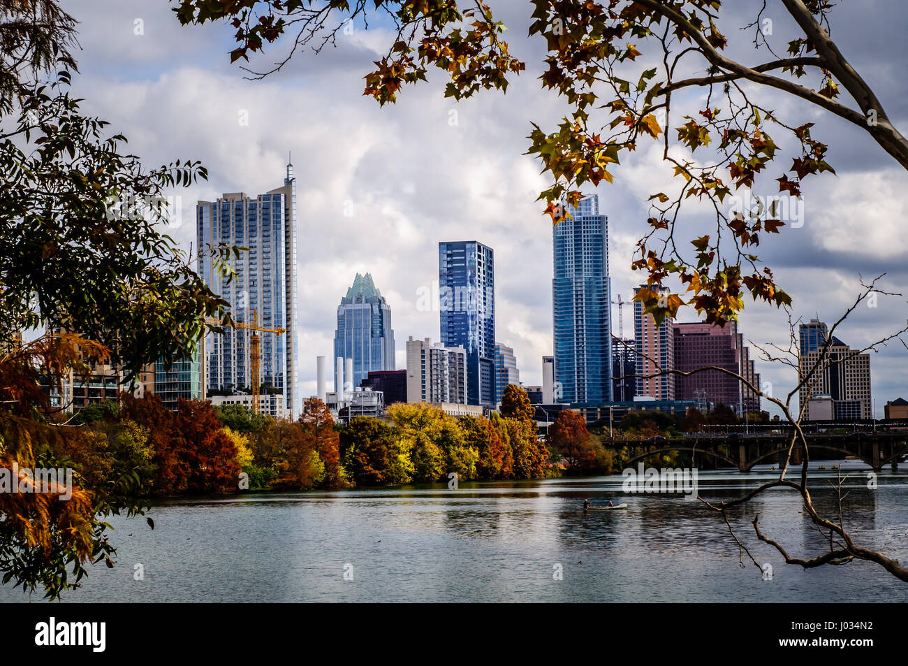 Toits de Austin, Texas à l'automne près de Ladybird Lake Banque D'Images