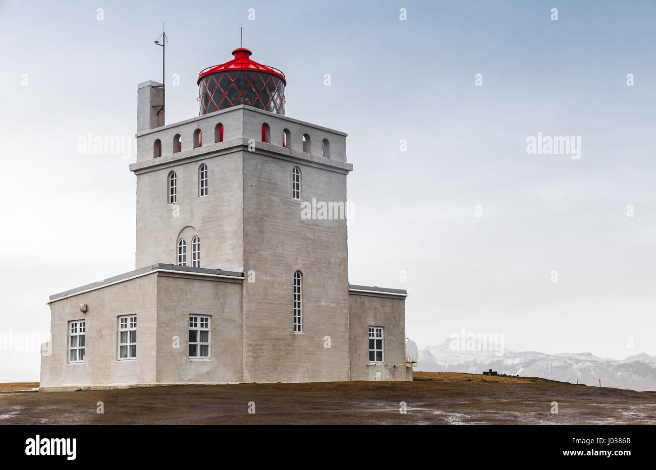 La tour phare islandais, Dyrholaey, Vik, district de la côte sud de l'Islande island Banque D'Images