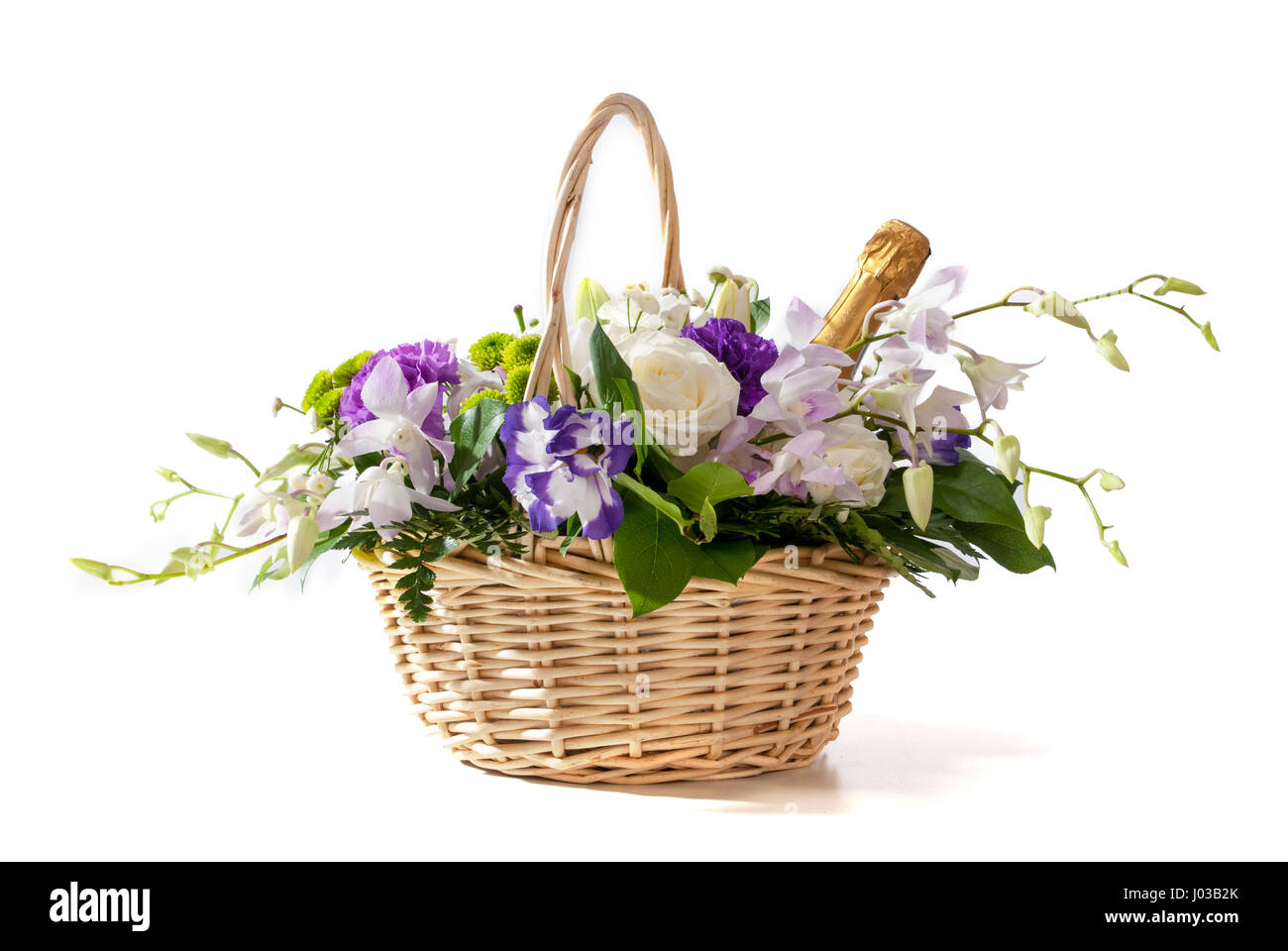 Magnifique Bouquet De Fleurs Sauvages En Panier Avec Bouteille De Champagne Isolated On White Photo Stock Alamy Magnifique Bouquet De Fleurs Sauvages En Panier Avec Bouteille De Champagne Isolated On White Photo Stock Alamy