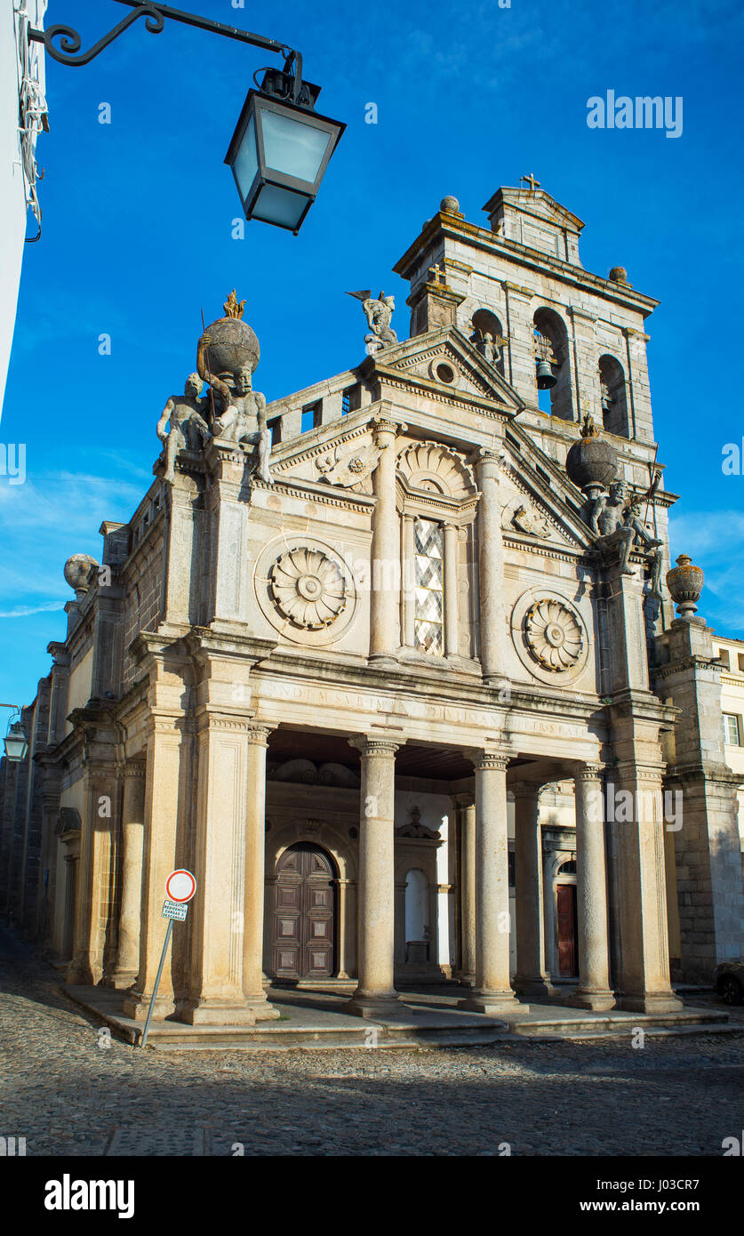 Façade de l'église Igreja da Graca d'Evora. Alentejo, Portugal. Banque D'Images