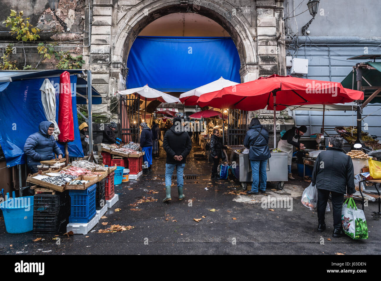 Célèbre vieux marché aux poissons appelé La Pescheria dans Catania City, à l'Est de l'île de Sicile, Italie Banque D'Images