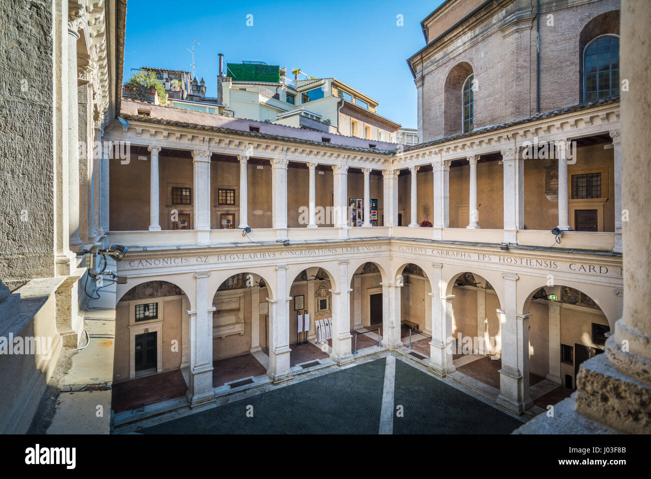Cloître de Bramante à Santa Maria della Pace, église baroque, près de la Piazza Navona Banque D'Images