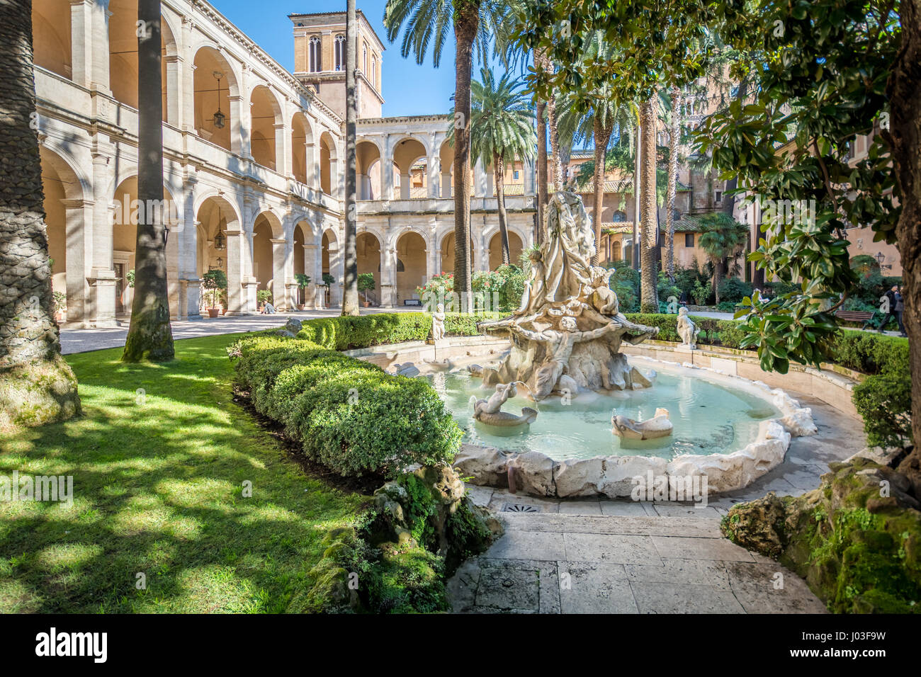 Cloître de Palazzetto Venezia dans un matin ensoleillé, Rome Banque D'Images