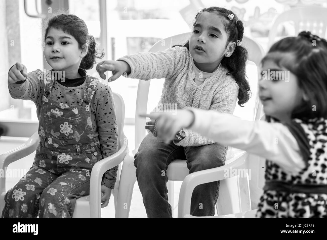 L'Olivier école enseigne le Turc d'enfants syriens réfugiés à Istanbul, Turquie. Banque D'Images