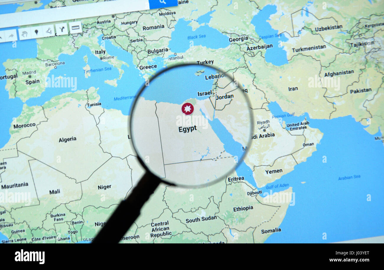 Montréal, Canada - 09 avril, 2017 : l'Egypte sur Google Maps avec l'icône d'Explosion sous loupe. Banque D'Images