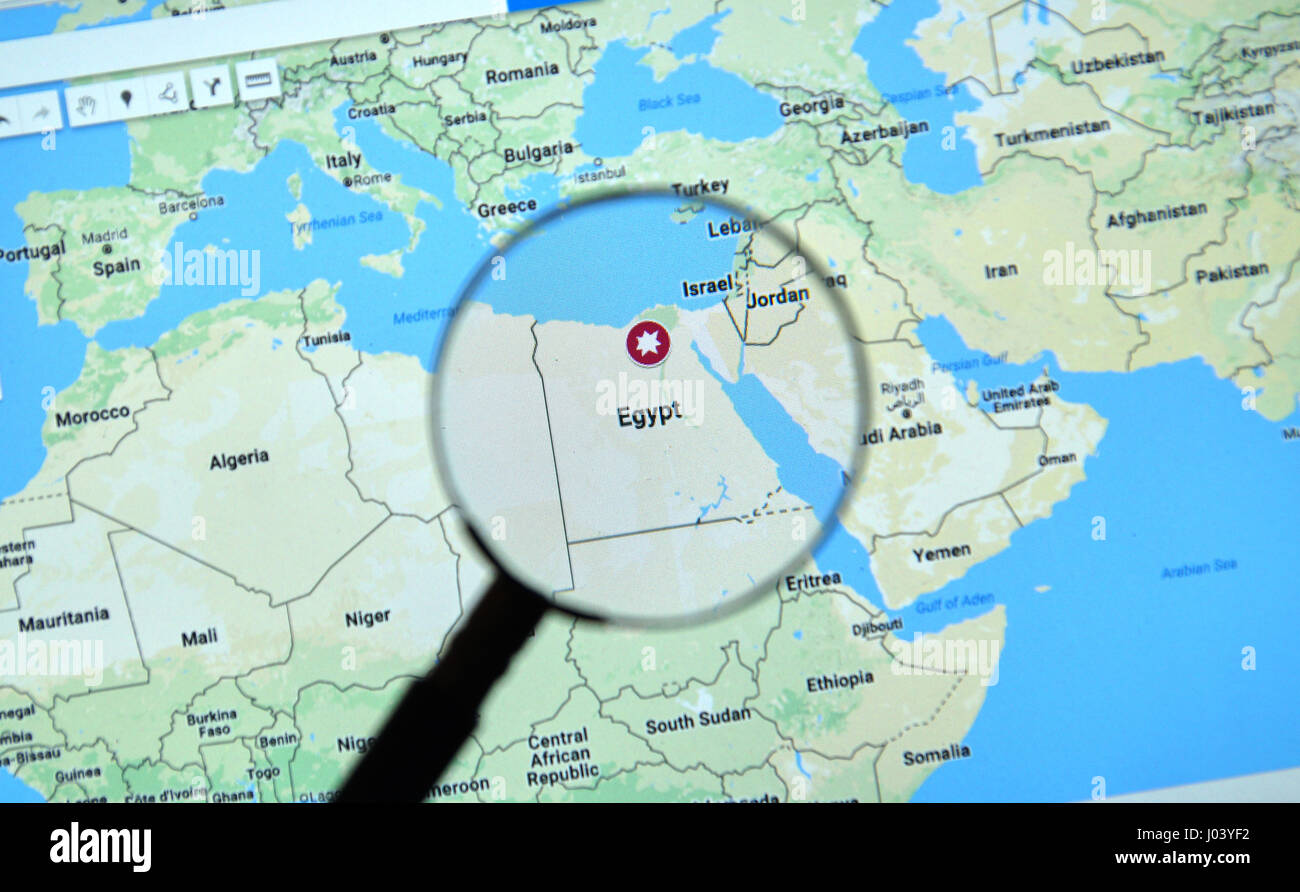 Montréal, Canada - 09 avril, 2017 : l'Egypte sur Google Maps avec l'icône d'Explosion sous loupe. Banque D'Images