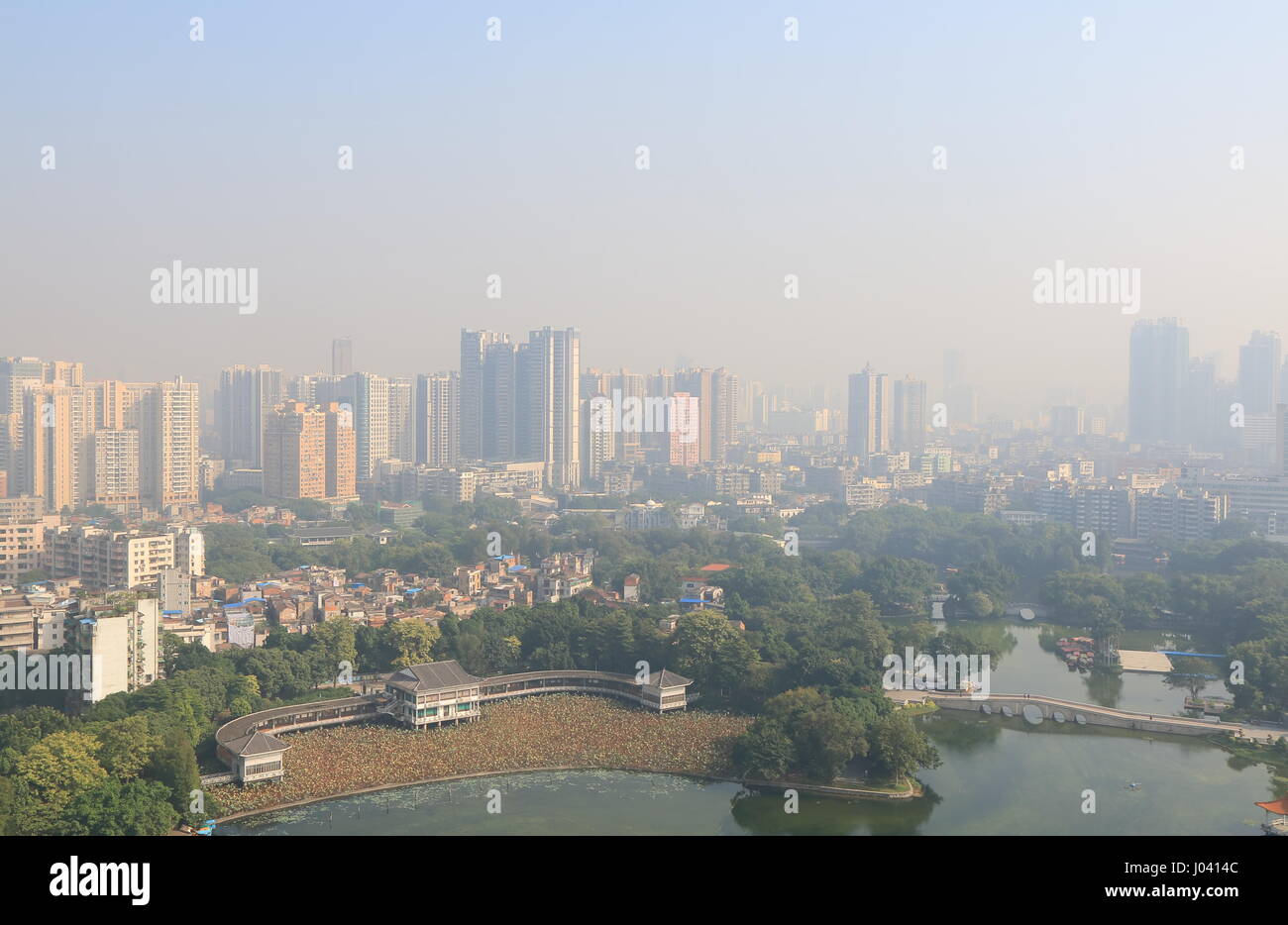 Liwan lake Park cityscape in Guangzhou Chine Banque D'Images