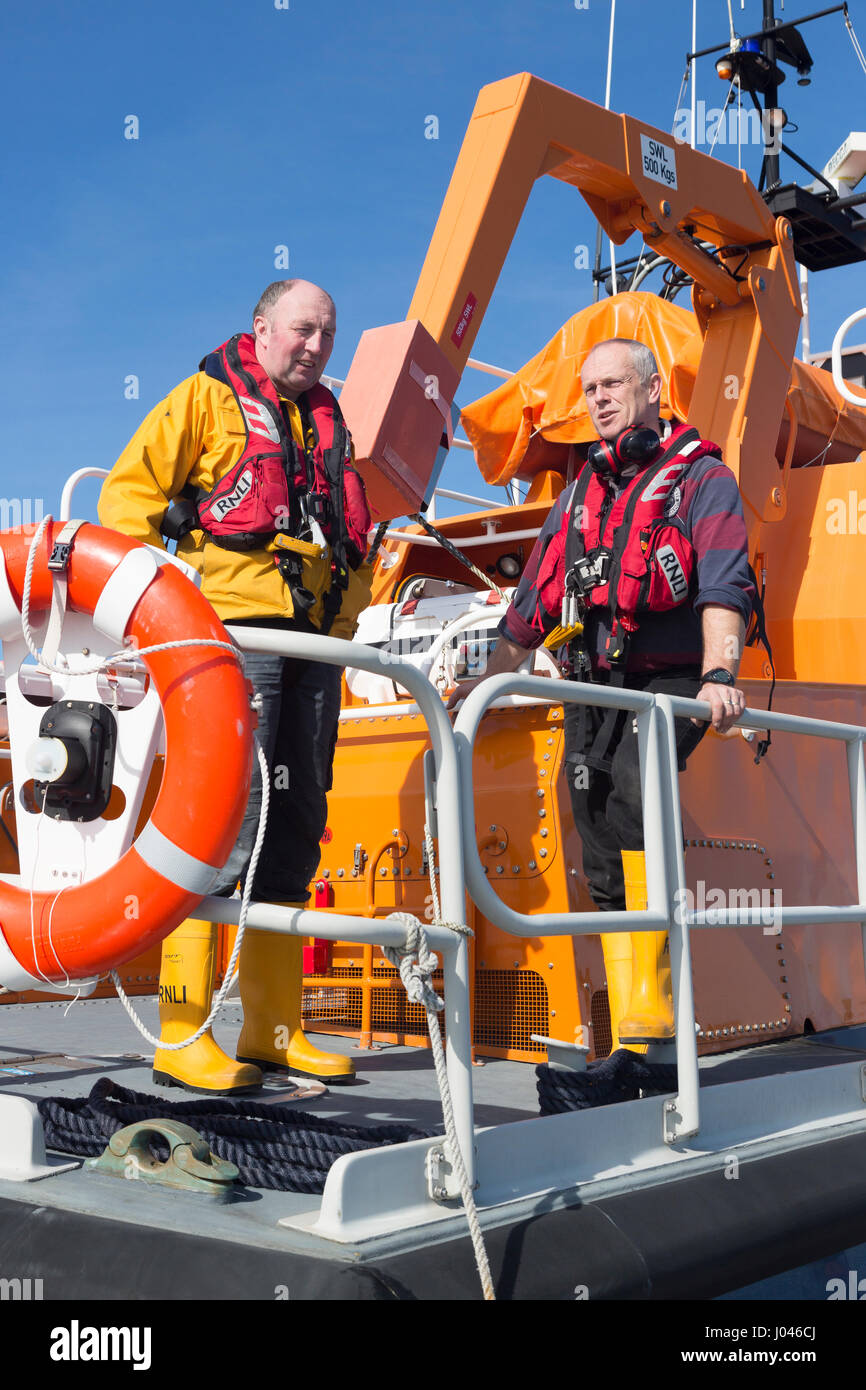 De sauvetage de la RNLI et équipage, Valentia Island, comté de Kerry, Irlande Banque D'Images