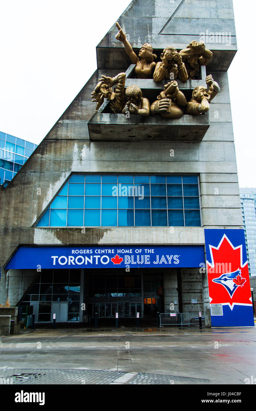 L'auditoire par Michael Snow. Fan de base-ball les gargouilles au Rogers Centre (anciennement le Skydome) à Toronto, Ontario Toronto Blue Jays Baseball l'équipe Banque D'Images