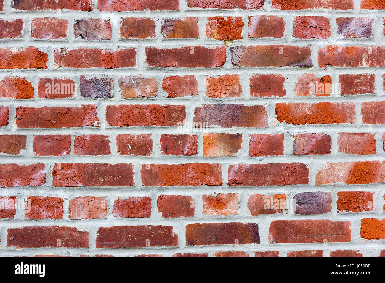 Briques rouges en couches comme revêtement d'un mur Banque D'Images