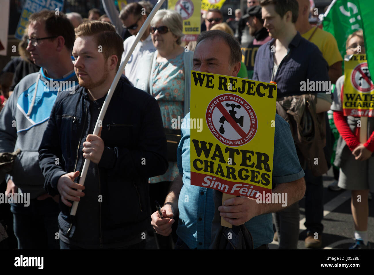 Des manifestants anti-austérité mars à Dublin, Irlande. Banque D'Images