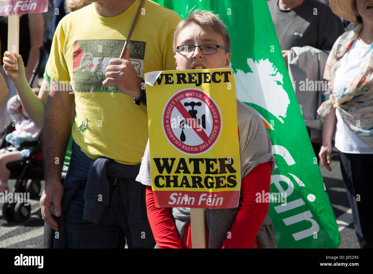 Des manifestants anti-austérité mars à Dublin, Irlande. Banque D'Images
