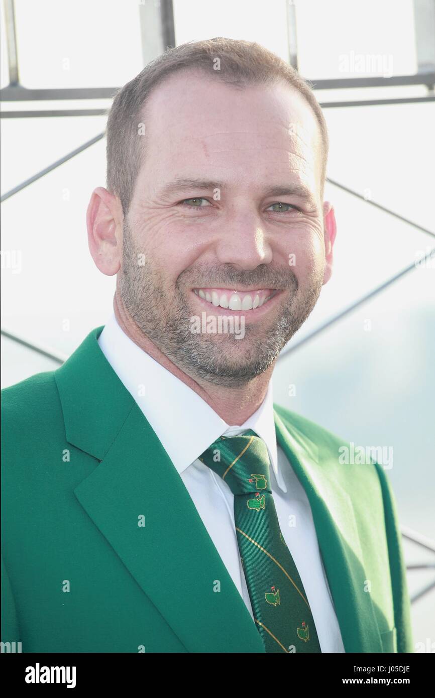 New York, NY, USA. 10 avr, 2017. Sergio Garcia, 2017 Masters Champion et PGA TOUR visites professionnelles l'Empire State Building le 10 avril 2017 à New York. Crédit : Diego Corredor Punch/media/Alamy Live News Banque D'Images