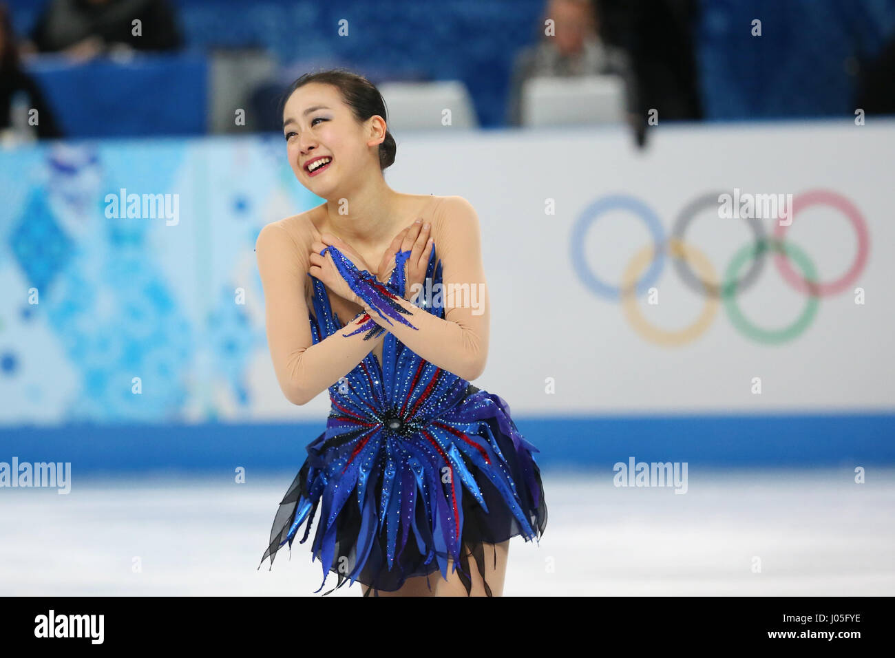 PHOTO : la patineuse artistique japonaise Mao Asada, a annoncé sa retraite de la compétition d'ici le lundi 10 avril 2017 via son blog. L'Asada a été une énorme star au Japon après avoir représenté son pays à deux Jeux olympiques et remporter le Championnat du Monde trois fois. Elle avait été devrait continuer jusqu'à l'occasion des Jeux Olympiques d'hiver de PyeongChang 2018 mais a dû faire face à la concurrence dans le passé 2 ans. Photo originale montre : Mao Asada (JPN), le 20 février 2014 - Patinage Artistique : Women's patinage libre à 'Iceberg' Skating Palace pendant la SOTCHI Jeux Olympiques d'hiver de 2014 à Sotchi, Russie Banque D'Images