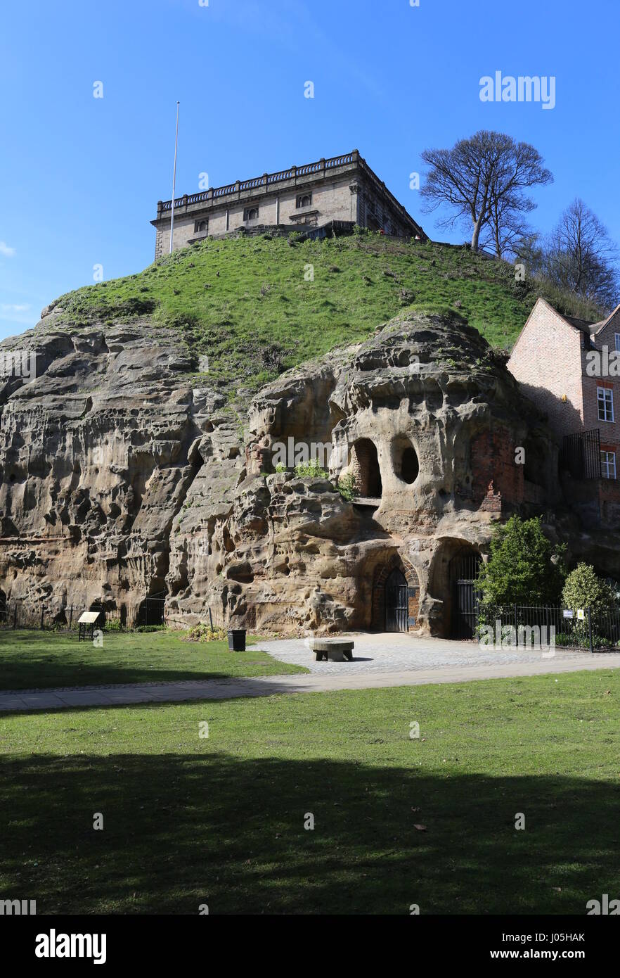 Château de Nottingham et grottes dans les falaises de grès UK Avril 2017 Banque D'Images
