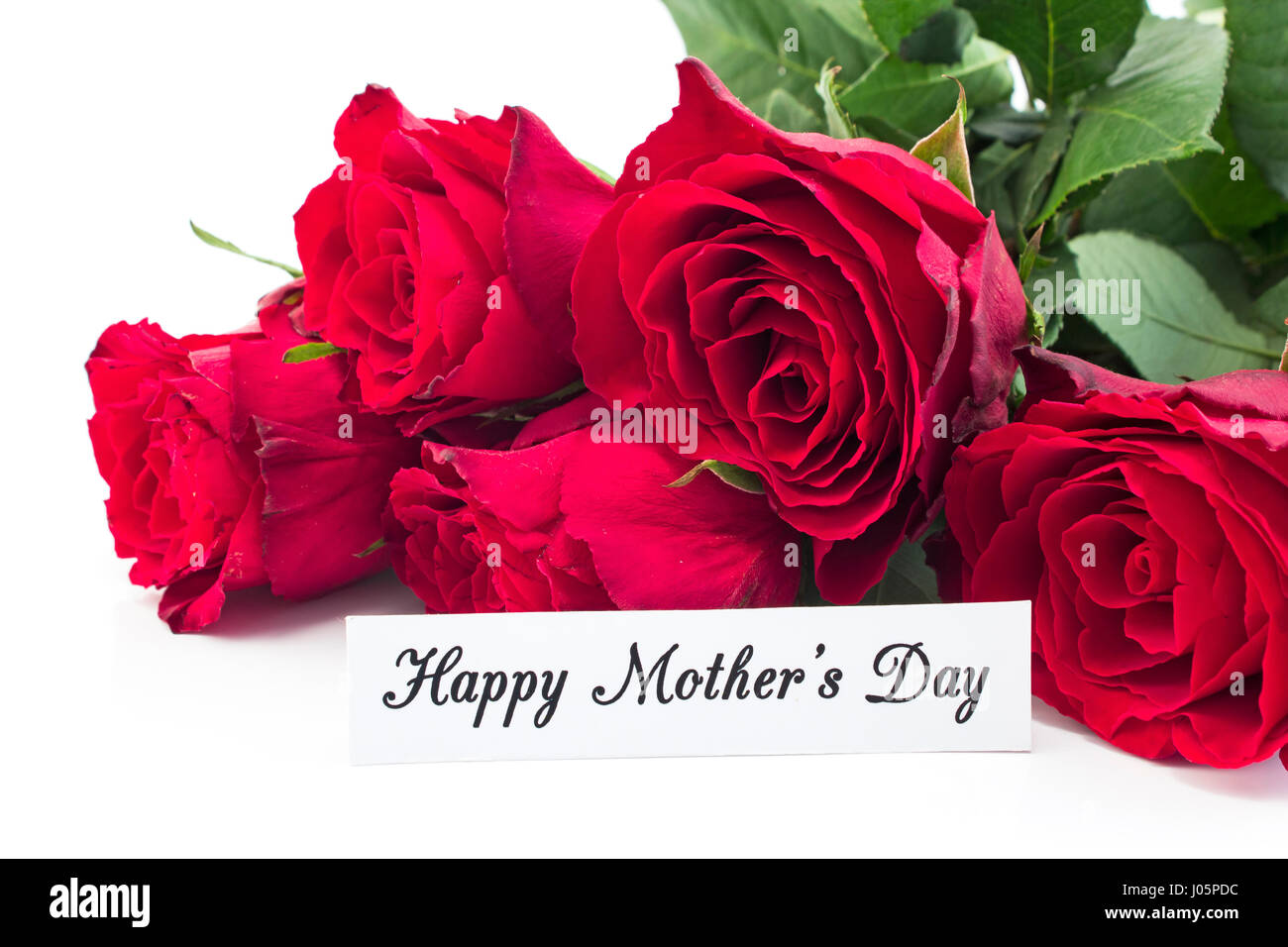 Bonne Fête des mères, carte de souhaits, avec bouquet de roses rouges sur fond blanc. Banque D'Images