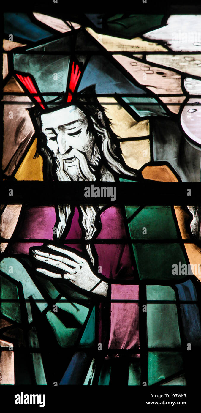 Vitraux dans l'église de Tervuren, Belgique, représentant Moïse Banque D'Images