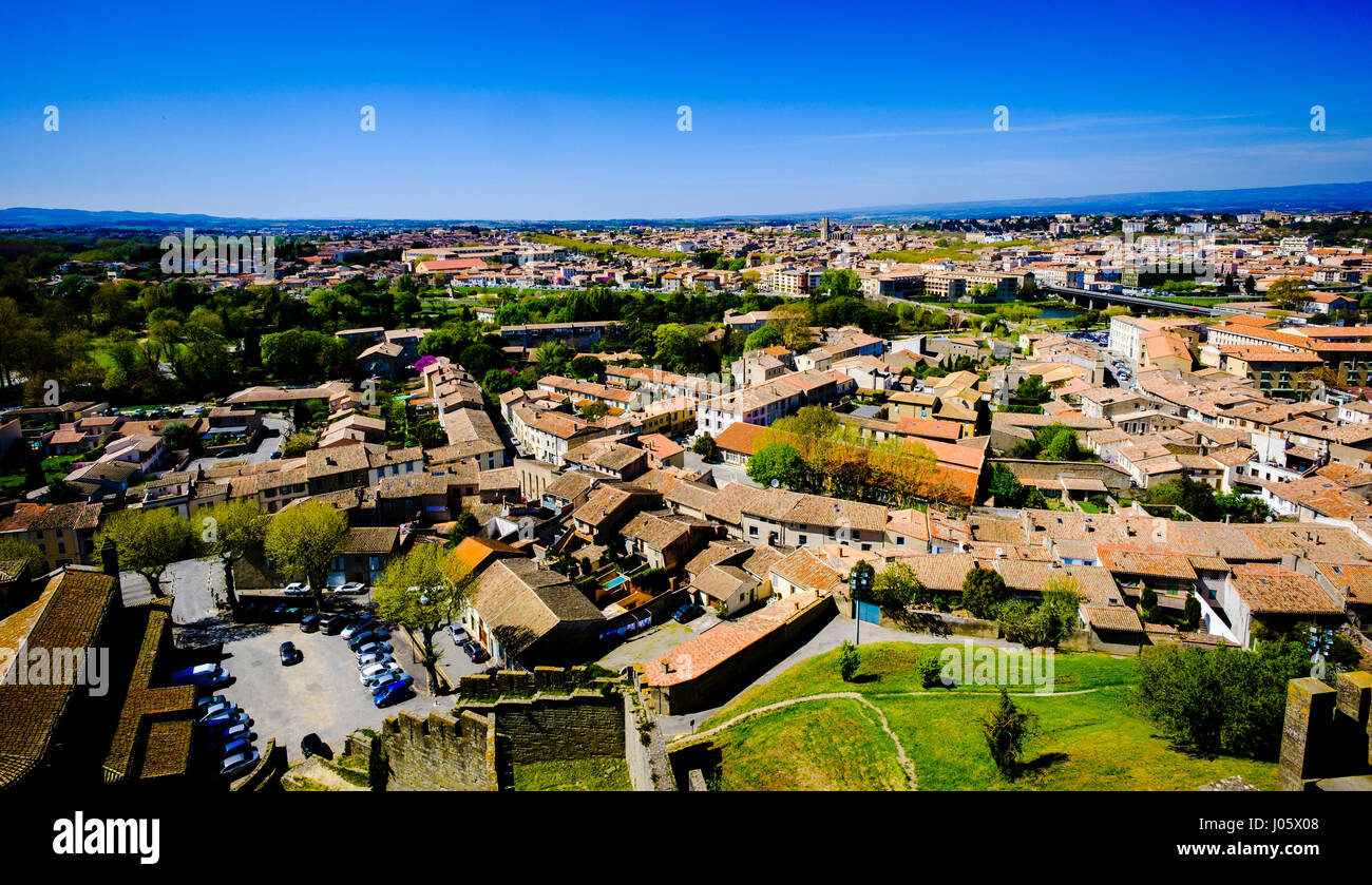 Sur la ville de Carcassonne, France du château comtal de la Cité médiévale. Banque D'Images