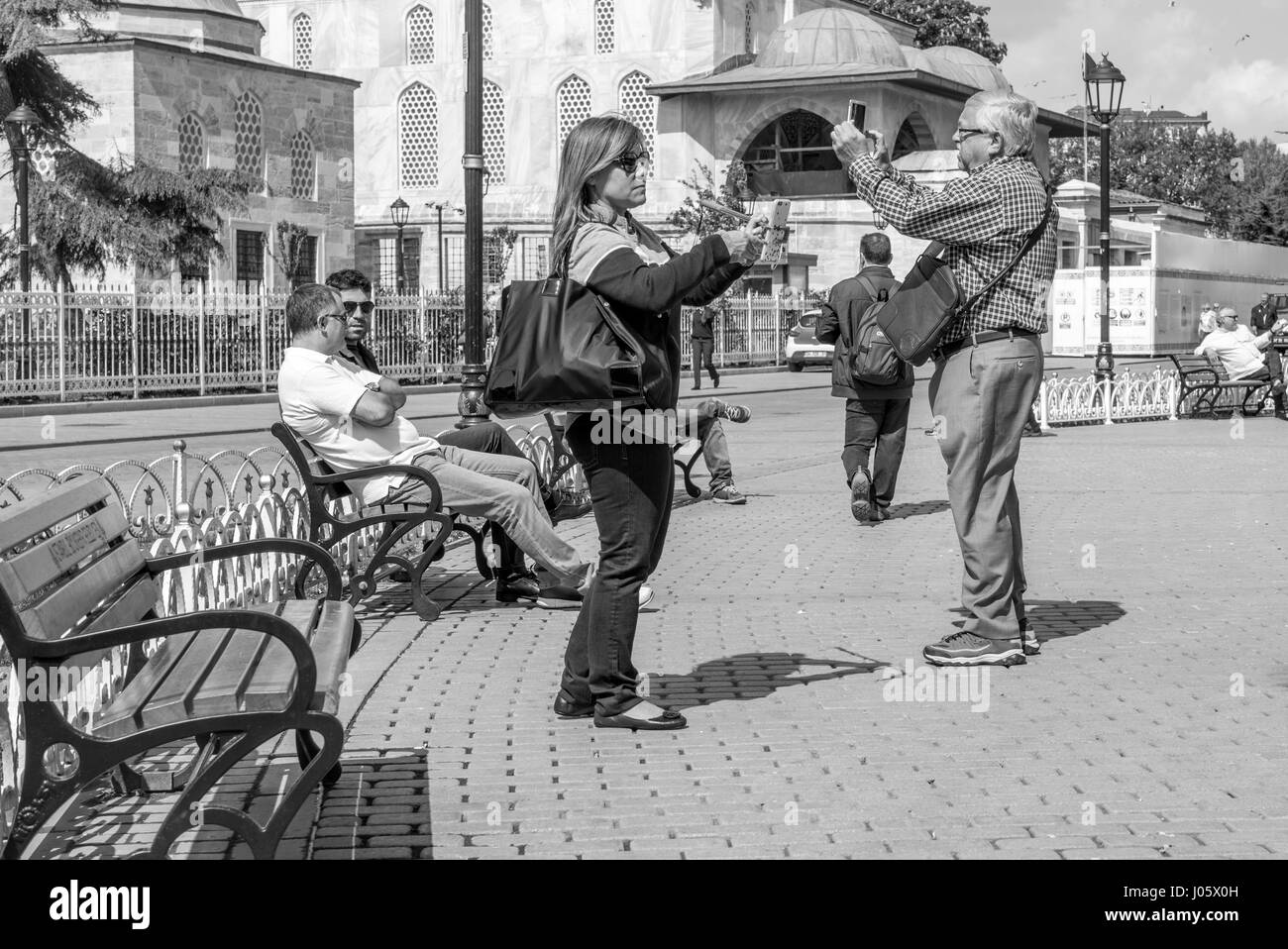Père et fille à la fois les touristes prenant des photos selfies à Istanbul, Turquie. Banque D'Images