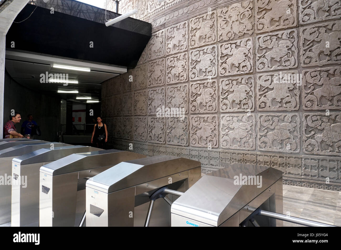 Les carreaux muraux de la station de métro Insurgentes à Mexico City, Mexique Banque D'Images