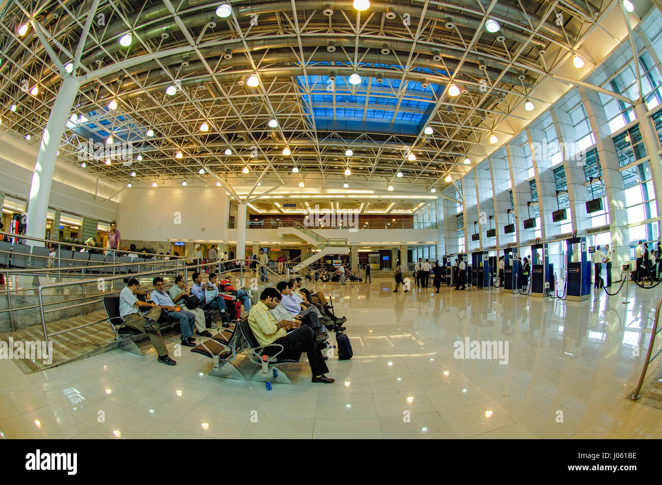 Comptoirs de départ de l'aéroport de Mumbai ; aéroport international Chhatrapati Shivaji ; Santacruz ; Bombay ; Mumbai ; Maharashtra ; Inde Banque D'Images