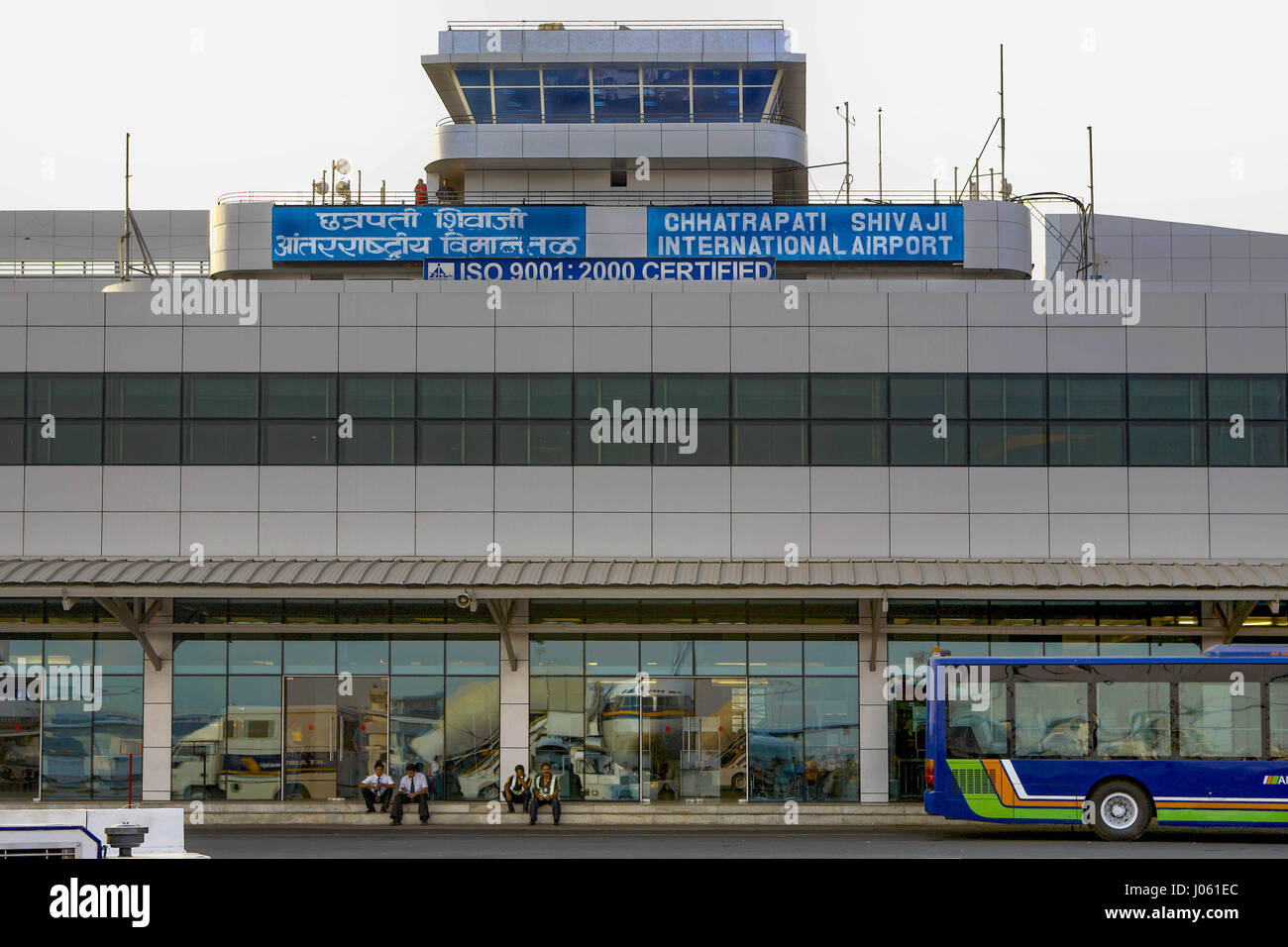 L'aéroport international de Chhatrapati Shivaji extérieur, Santacruz, Mumbai, Maharashtra, Inde, Asie Banque D'Images