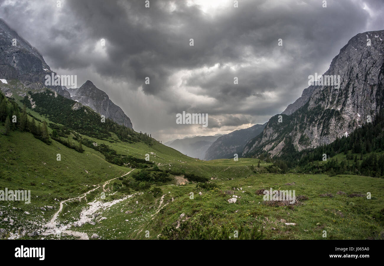 Le Bluntautal Valley est une réserve naturelle protégée d'une beauté naturelle unique et l'une des plus belles régions de la province de Salzbourg, Autriche Banque D'Images Le Bluntautal Valley est une réserve naturelle protégée d'une beauté naturelle unique et l'une des plus belles régions de la province de Salzbourg, Autriche Banque D'Images