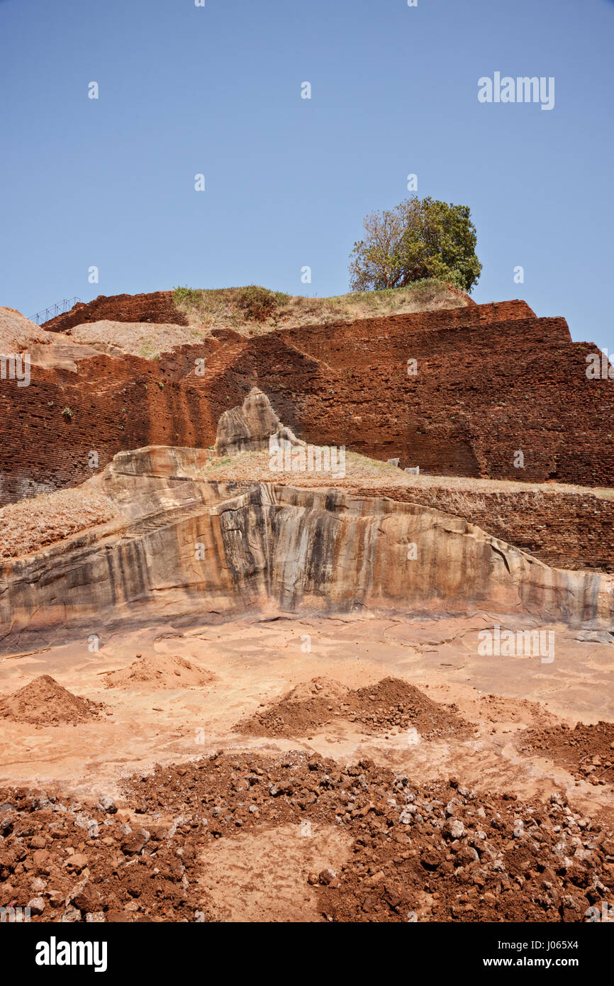 Ruines sur haut de Sigiriya palace, vue verticale Banque D'Images