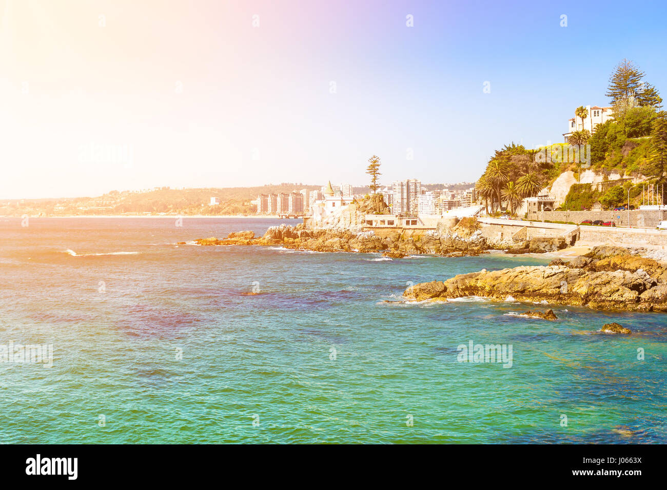 Avec bord de l'eau bleu vif à Vina del Mar, Chili Banque D'Images