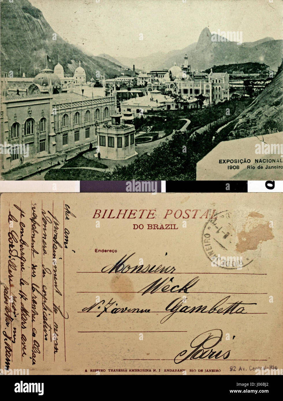 Cette peinture de l’exposition nationale de 1908 à Rio de Janeiro capture une vue depuis le Morro da Urca, mettant en valeur le paysage de la ville et l’importance de l’exposition au début du XXe siècle. Banque D'Images