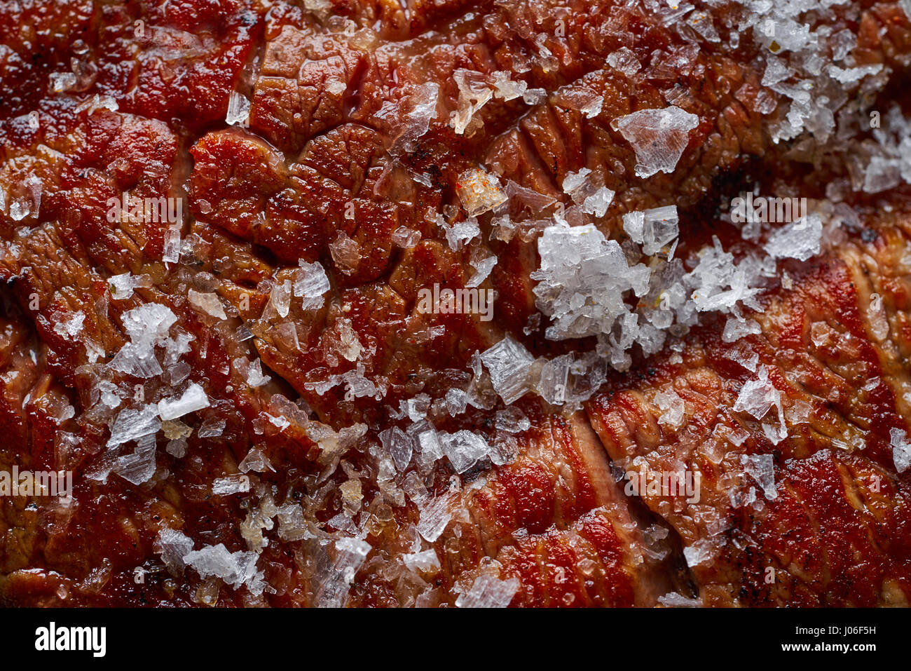 Filet de veau grillé macro close-up détail de texture avec du sel Banque D'Images