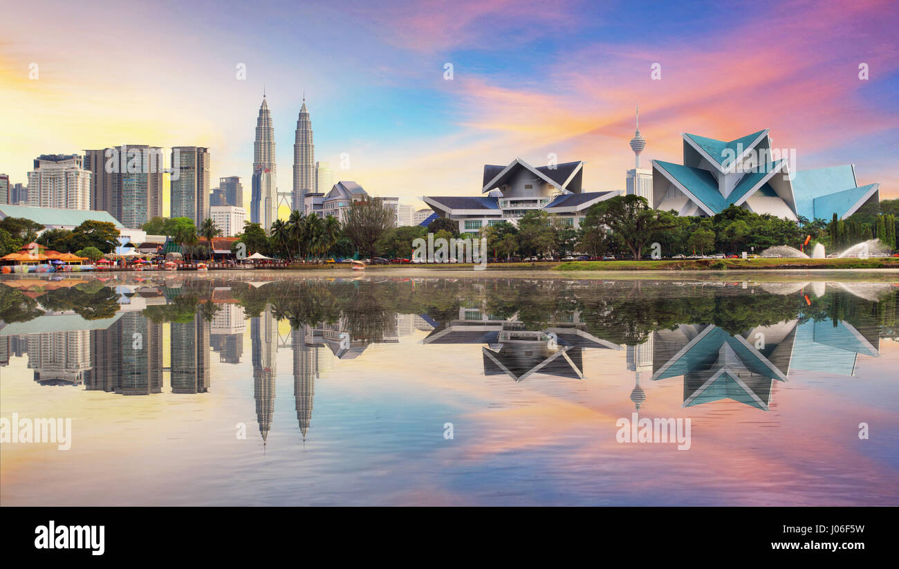 Kuala Lumpur, Malaisie skyline at Titiwangsa Park. Banque D'Images