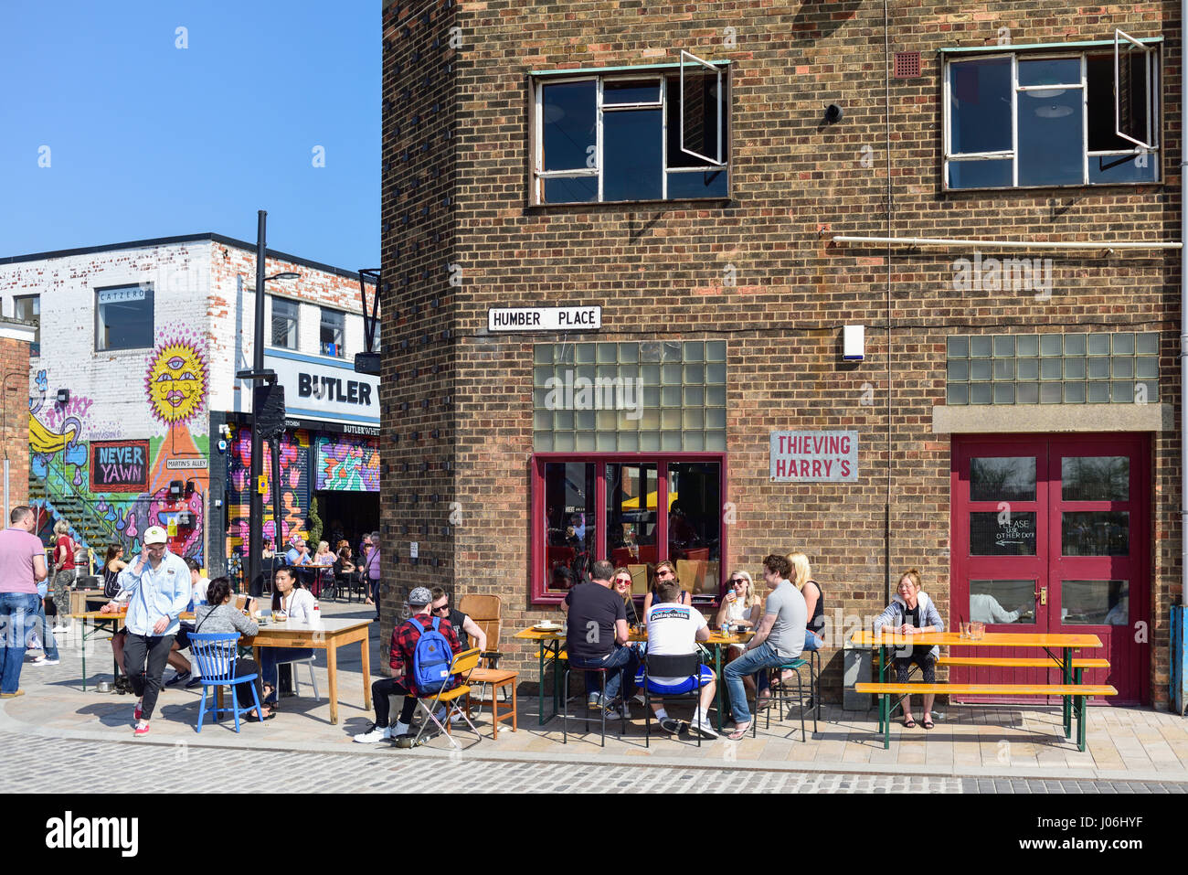 Kingston-upon-Hull, East Riding,Yorkshire,UK:les populations locales et touristiques profitez de la lumineuse temps chaud et ensoleillé au Royaume-uni 2017 Ville de culture. Banque D'Images