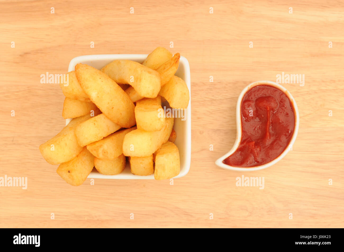 Frites et sauce tomate Banque D'Images