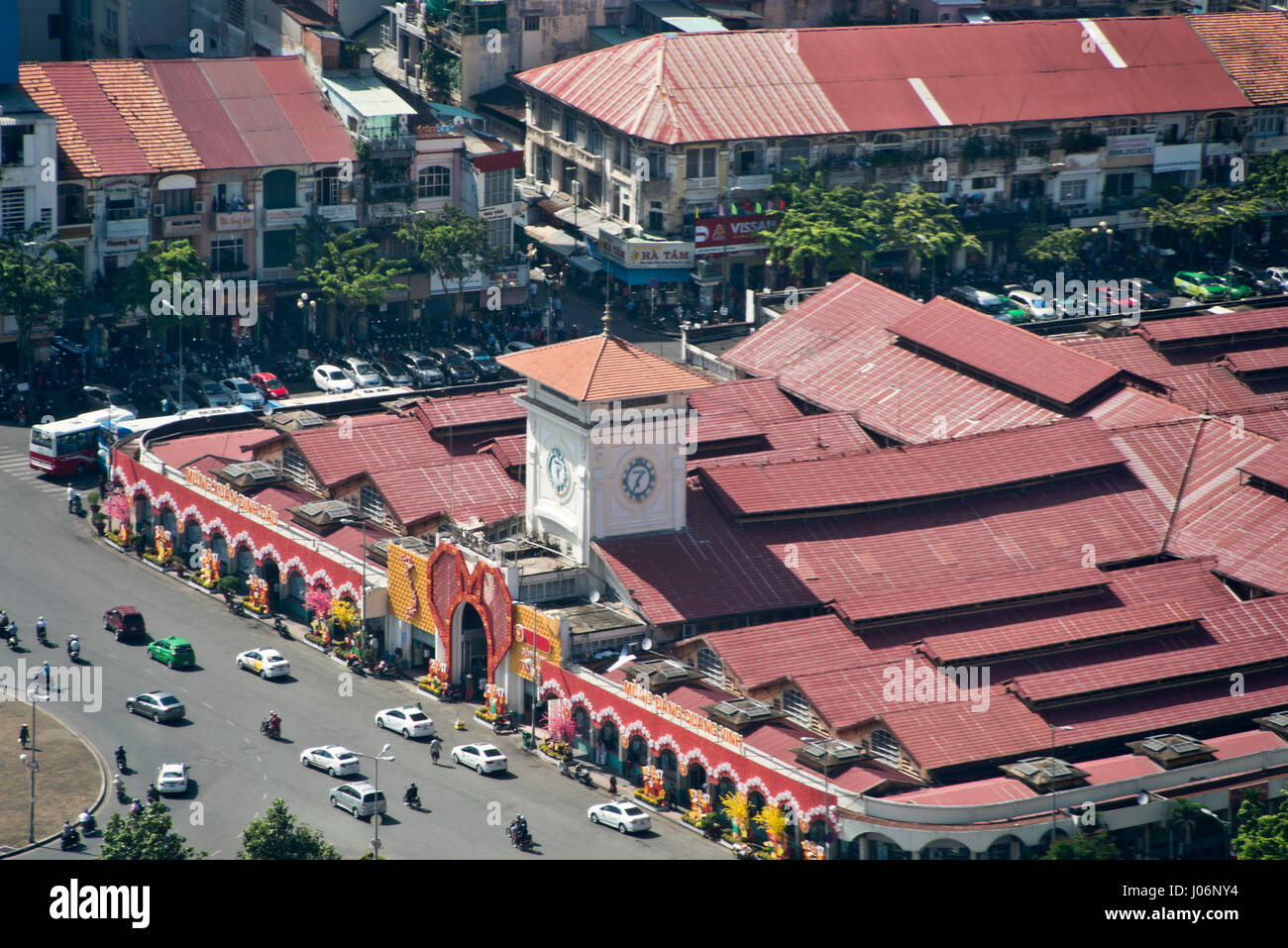 Vue aérienne de la place de marché couvert de Ben Thanh à Hô Chi Minh Ville au Vietnam. Banque D'Images