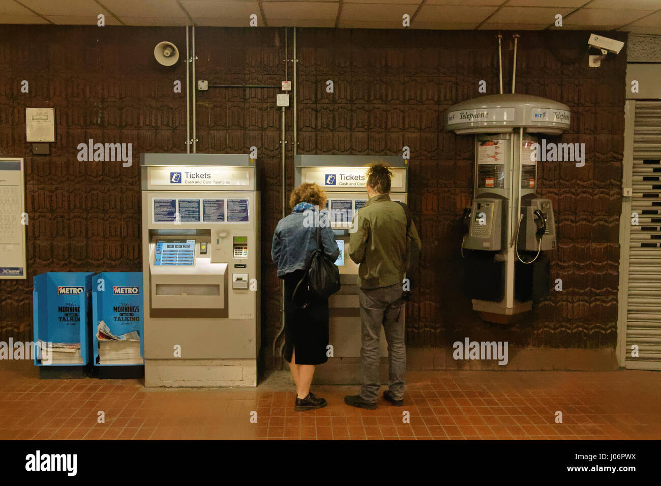 L'achat de billets de scotrail automatiques et la gare centrale de lutte contre la gare de Glasgow en Écosse Banque D'Images