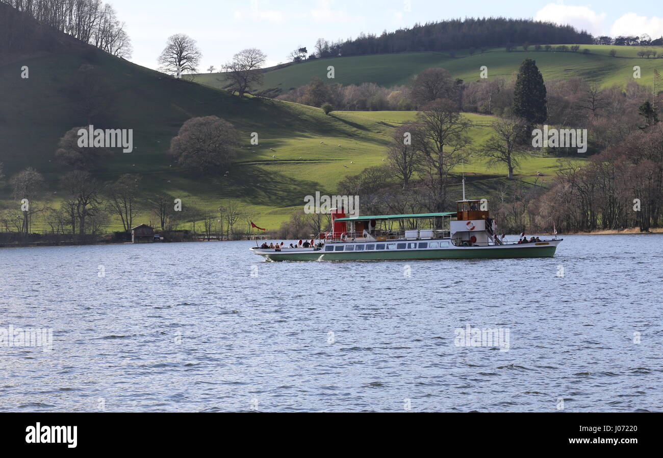 Ullswater Steamers MV Corbeau sur Ullswater Cumbria UK Avril 2017 Banque D'Images