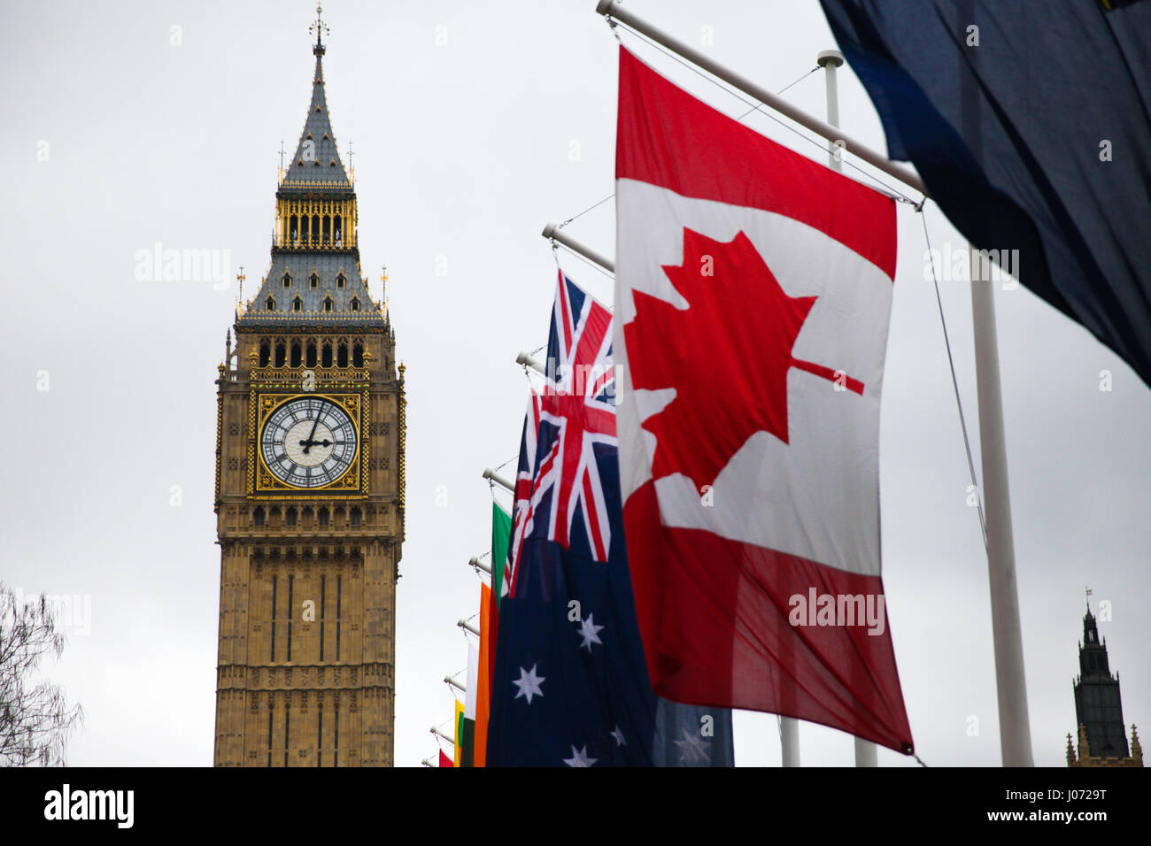 Drapeaux de la Communauté en place du Parlement, Londres, dans la perspective de la communauté le service dans l'abbaye de Westminster le 13 mars 2017. Où : London, Royaume-Uni Quand : 10 Mar 2017 Banque D'Images