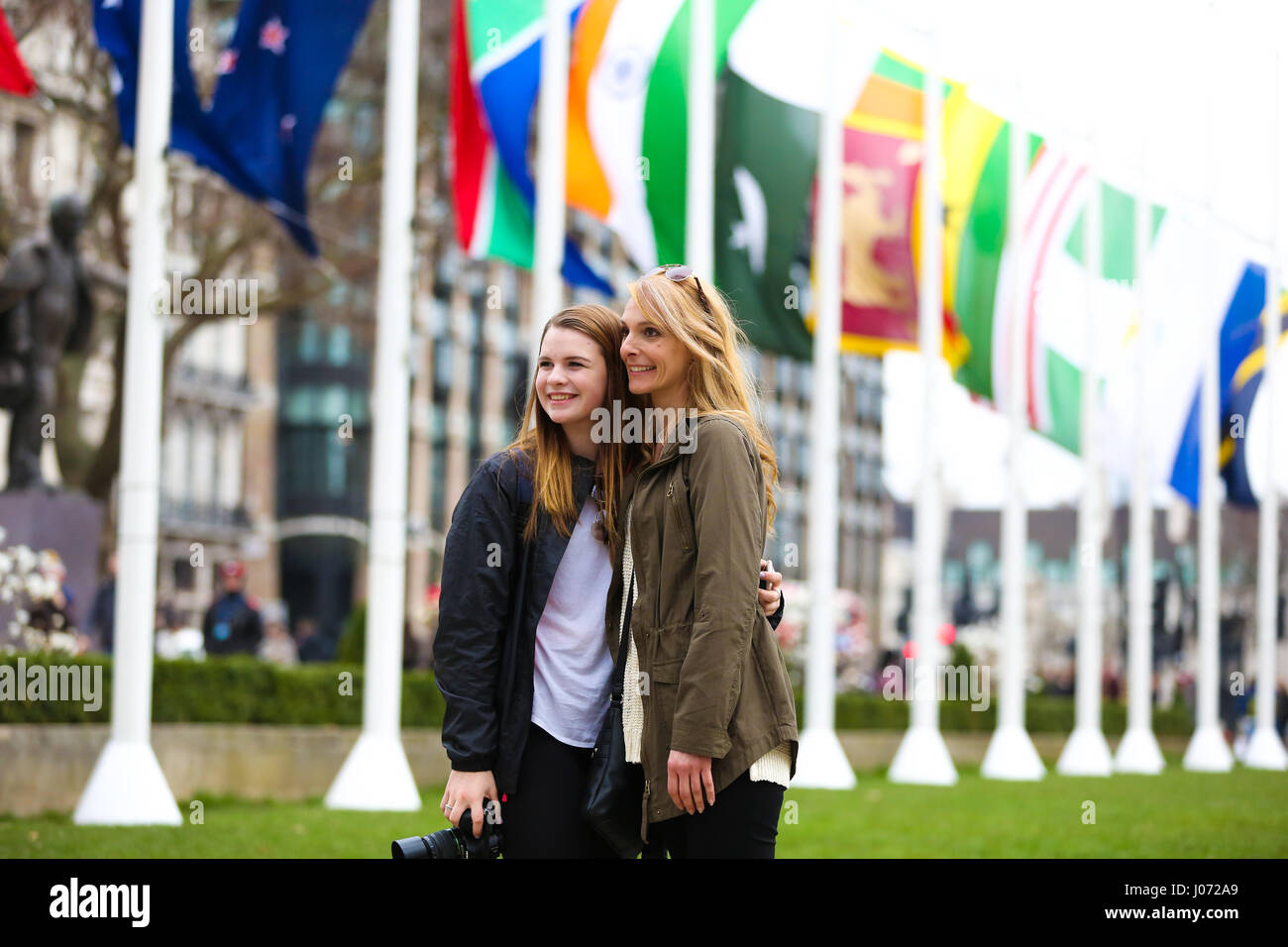 Drapeaux de la Communauté en place du Parlement, Londres, dans la perspective de la communauté le service dans l'abbaye de Westminster le 13 mars 2017. Où : London, Royaume-Uni Quand : 10 Mar 2017 Banque D'Images