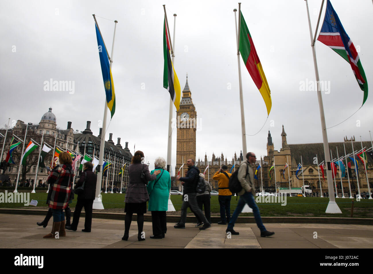 Drapeaux de la Communauté en place du Parlement, Londres, dans la perspective de la communauté le service dans l'abbaye de Westminster le 13 mars 2017. Où : London, Royaume-Uni Quand : 10 Mar 2017 Banque D'Images
